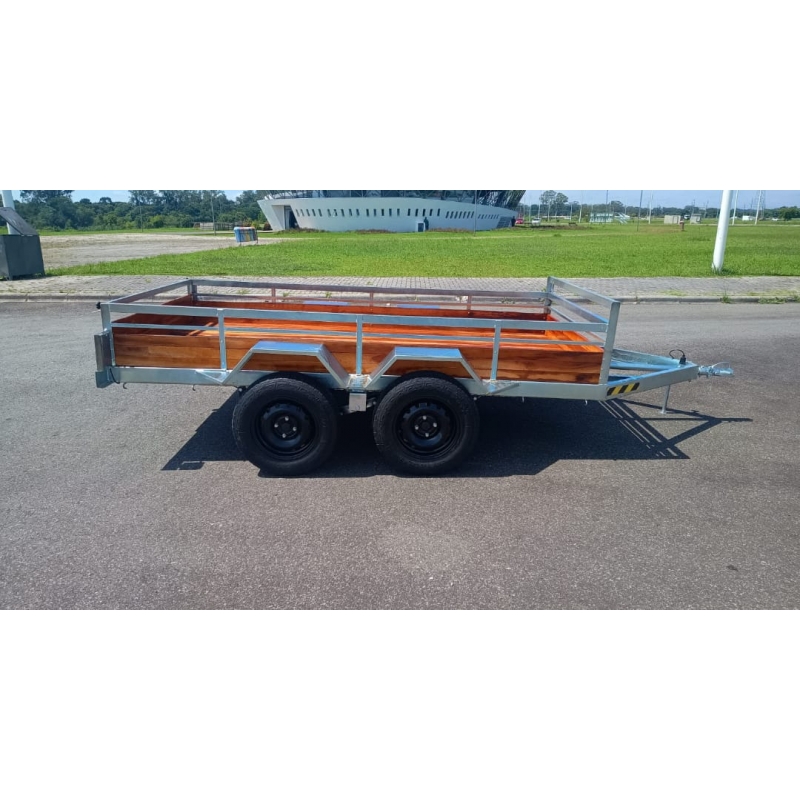 CARRETA TRUCADA FAZENDINHA 1,40X2,50 2 EIXOS PNEUS NOVOS