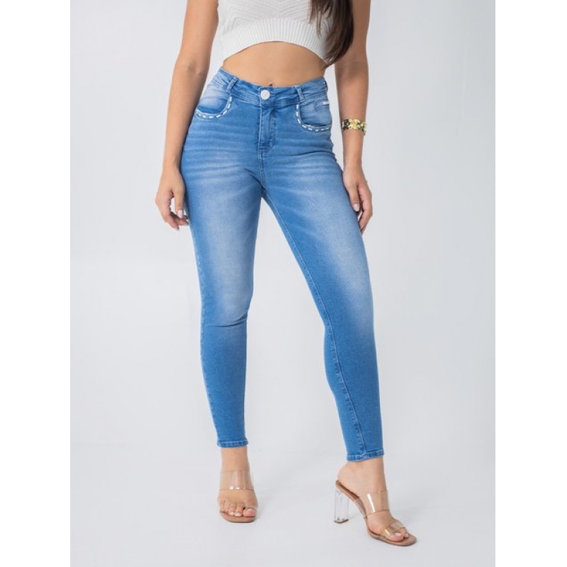 Calça Feminina Jeans Cropped Niina Lycra Modeladora Bordado nos Bolsos