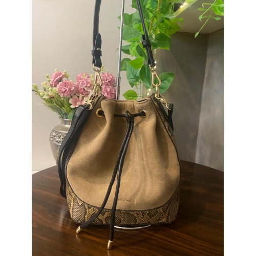 Bolsa David Jones modelo saco caqui