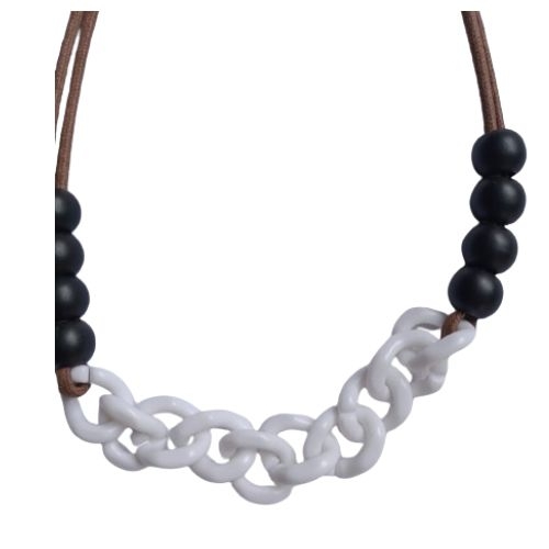 COLAR CHOKER SEMENTES E ELOS ACRILICOS/ BRANCO PRETO