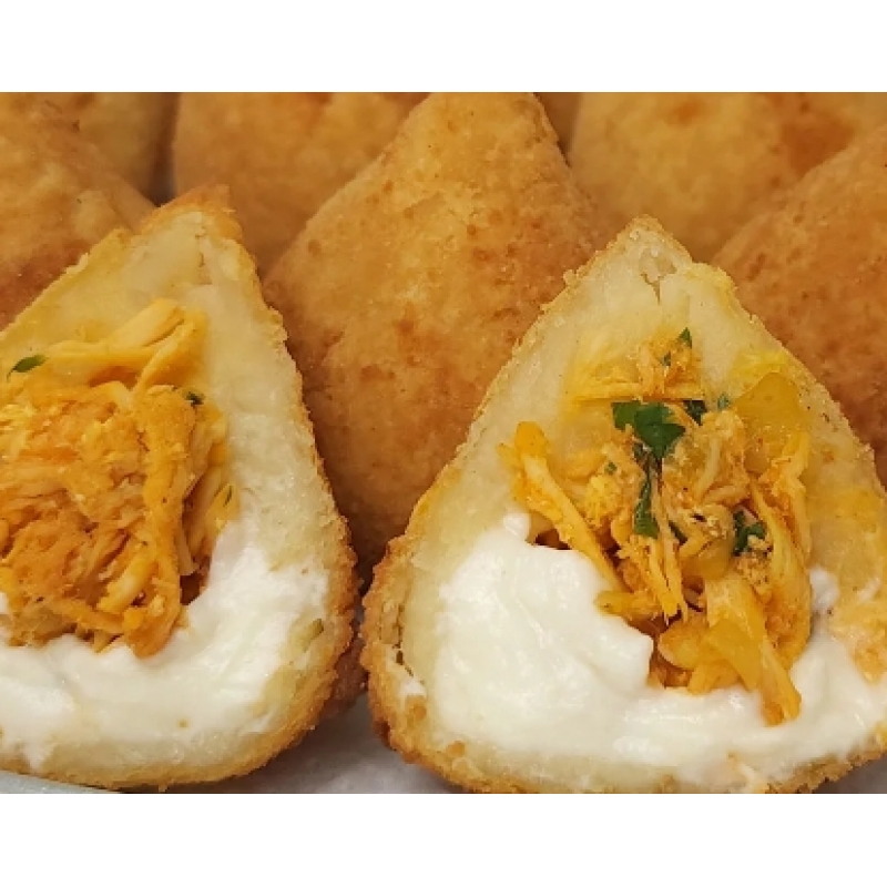 COXINHA DE FRANGO COM CATUPIRY