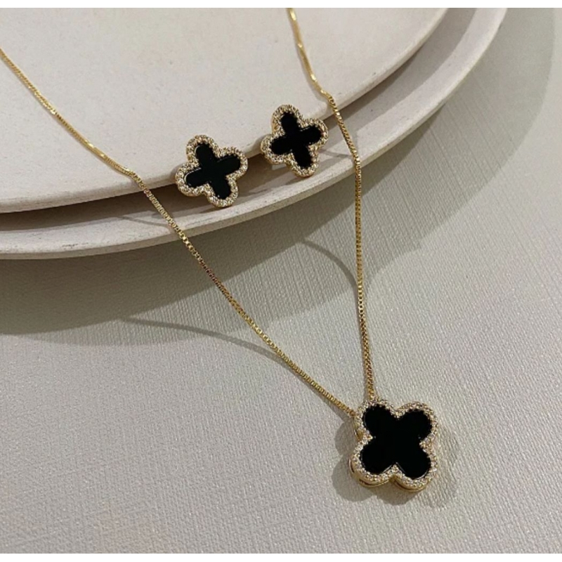 Conjunto trevo luxo com zircônias em banho de ouro 18k